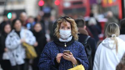 Mujer resistencia al coronavirus